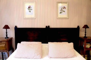 Hôtel de charme ; Chinon ; parking ; bar ; terrasse ; jardin ; proche restaurants ; proche centre-ville