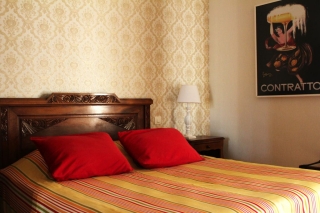 Hôtel de charme ; Chinon ; parking ; bar ; terrasse ; jardin ; proche restaurants ; proche centre-ville
