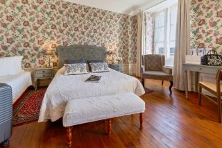 Hôtel de charme ; Chinon ; parking ; bar ; terrasse ; jardin ; proche restaurants ; proche centre-ville
