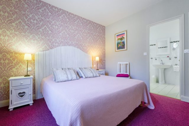 Hôtel de charme ; Chinon ; parking ; bar ; terrasse ; jardin ; proche restaurants ; proche centre-ville