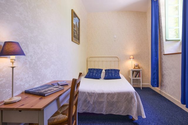 Hôtel de charme ; Chinon ; parking ; bar ; terrasse ; jardin ; proche restaurants ; proche centre-ville