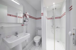 Hôtel de charme ; Chinon ; parking ; bar ; terrasse ; jardin ; proche restaurants ; proche centre-ville