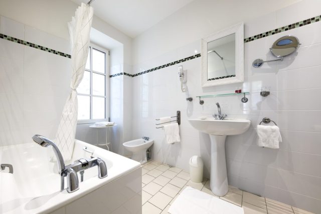 Hôtel de charme ; Chinon ; parking ; bar ; terrasse ; jardin ; proche restaurants ; proche centre-ville