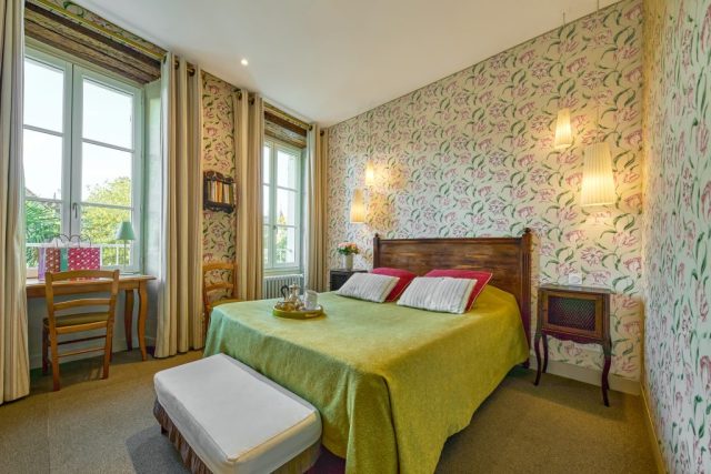 Hôtel de charme ; Chinon ; parking ; bar ; terrasse ; jardin ; proche restaurants ; proche centre-ville