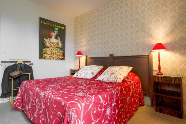 Hôtel de charme ; Chinon ; parking ; bar ; terrasse ; jardin ; proche restaurants ; proche centre-ville