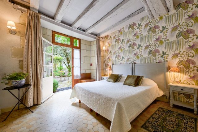 Hôtel de charme ; Chinon ; parking ; bar ; terrasse ; jardin ; proche restaurants ; proche centre-ville